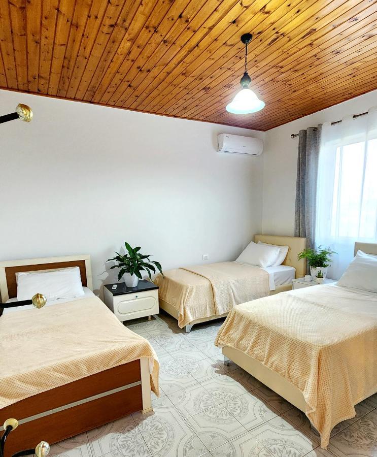 Mia Guest House - Entire Home With Balcony & Garden Divjaka Kültér fotó